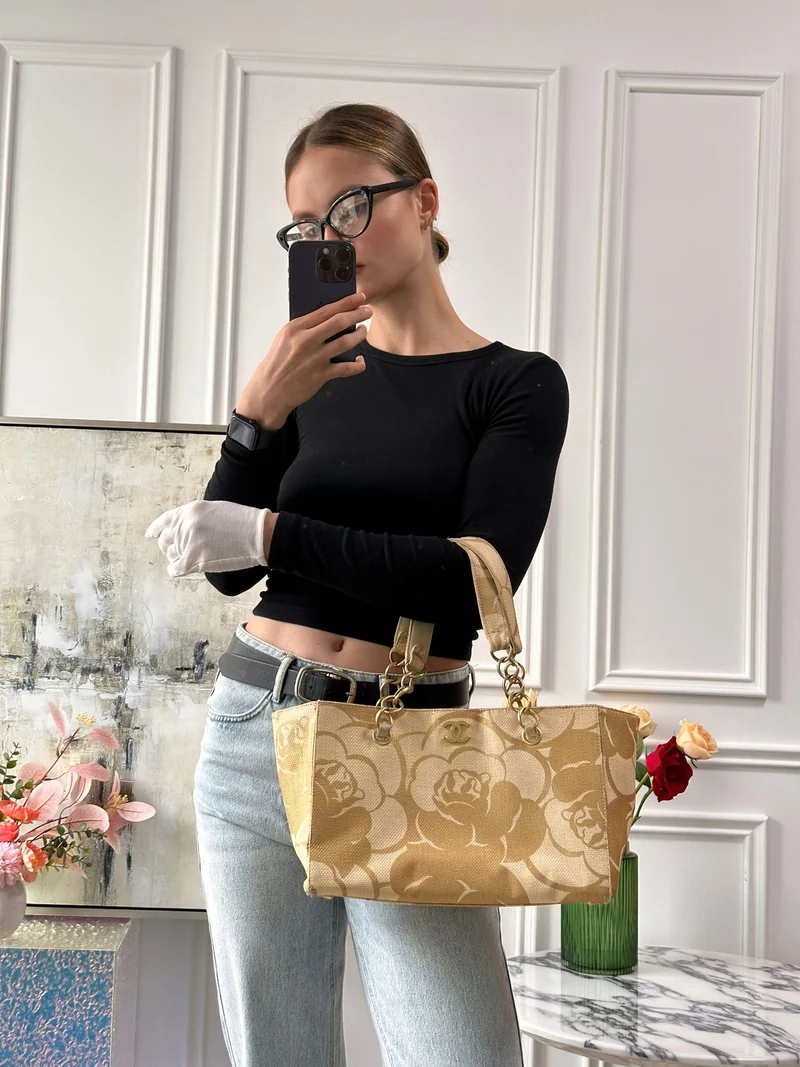 Chanel Raffia Camellia Kleine Einkaufstasche Beige