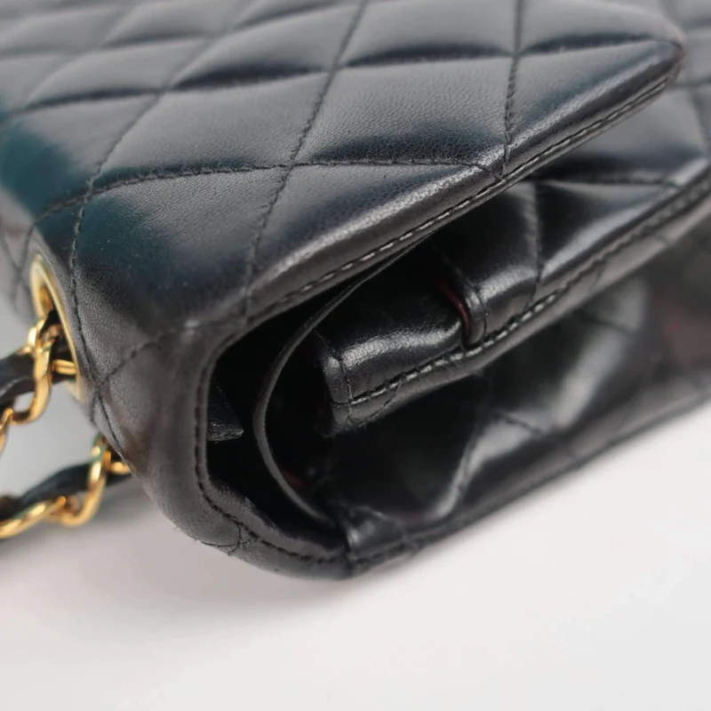 Chanel Vintage Classic Medium Double Flap bag GHW