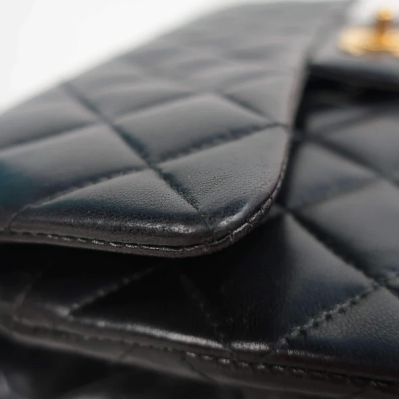Chanel Vintage Classic Medium Double Flap bag GHW