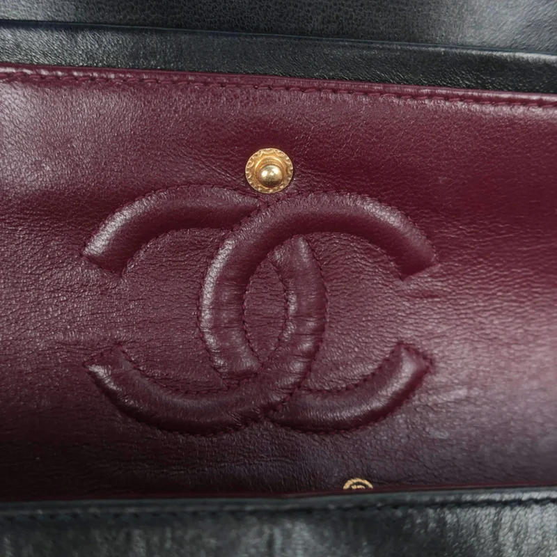 Chanel Vintage Classic Medium Double Flap bag GHW