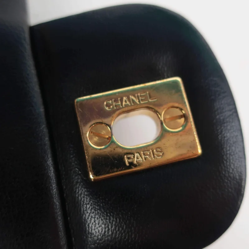 Chanel Vintage Classic Medium Double Flap bag GHW