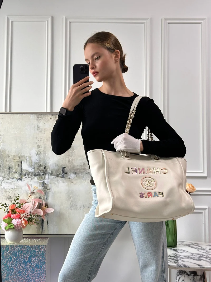 Chanel Deauville Tragetasche mit Beutel, Emaille, Weiß, Mehrfarbig (Limitierte Ausgabe Frühjahr/Sommer 2022)