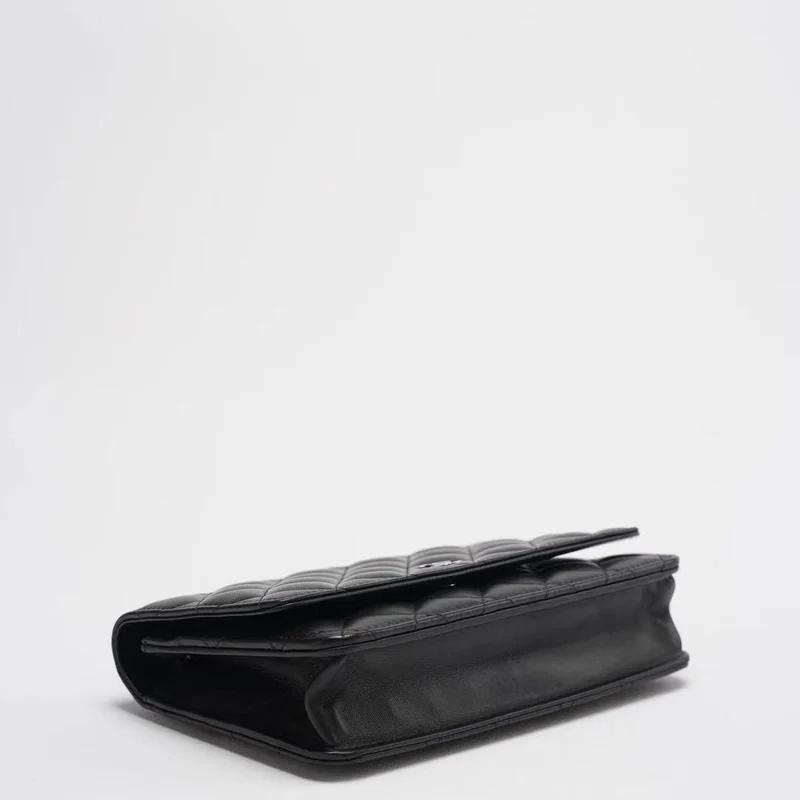 Chanel Wallet on Chain (WOC) Schwarze Umhängetasche aus Lammleder mit silbernen Beschlägen, 2017
