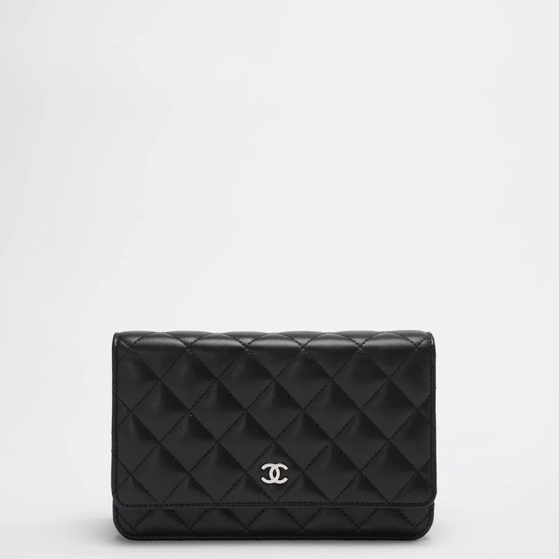 Chanel Wallet on Chain (WOC) Schwarze Umhängetasche aus Lammleder mit silbernen Beschlägen, 2017