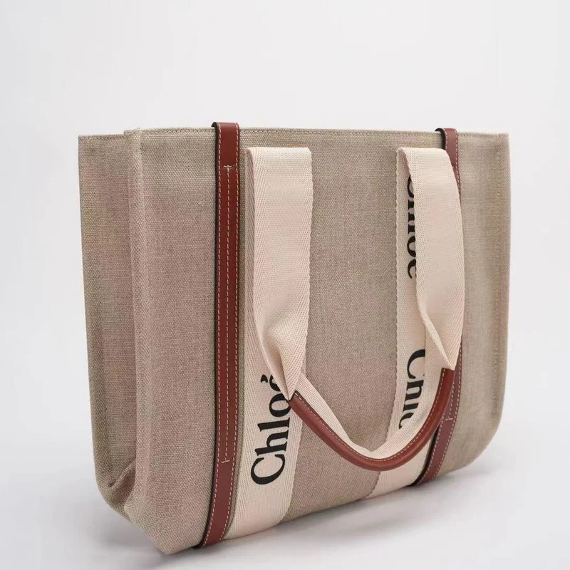 Chloe – Weiße und beige mittelgroße Woody-Tragetasche aus Leinen