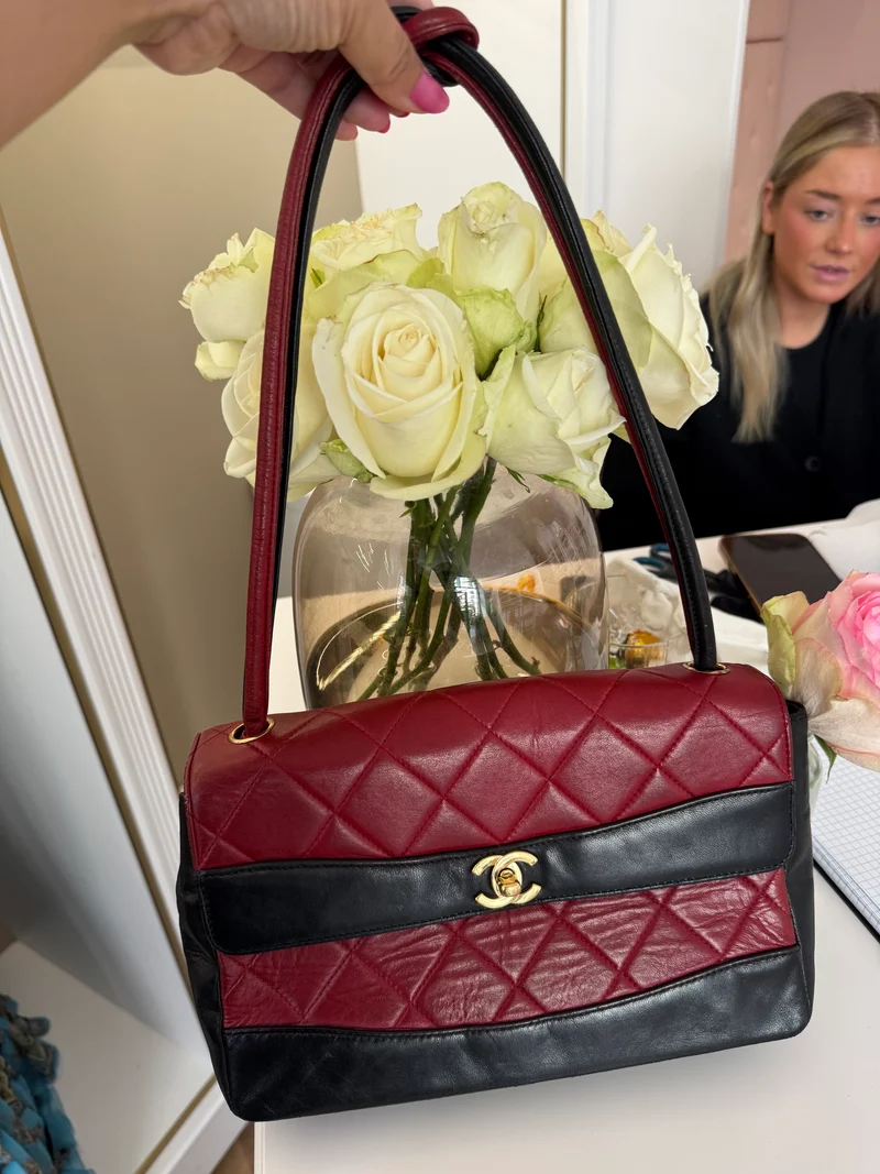 Chanel Vintage Tasche Rote und schwarze aus Lammleder mit 24 Karat Gold Hardware