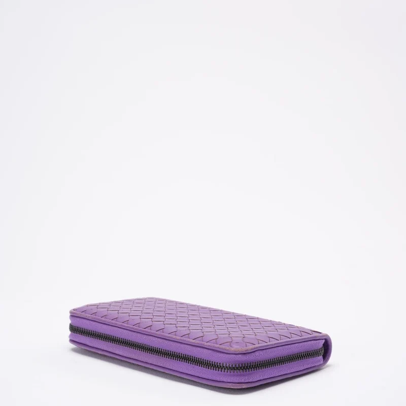 Bifold-Geldbörse aus Intrecciato-Gewebe von Bottega Veneta