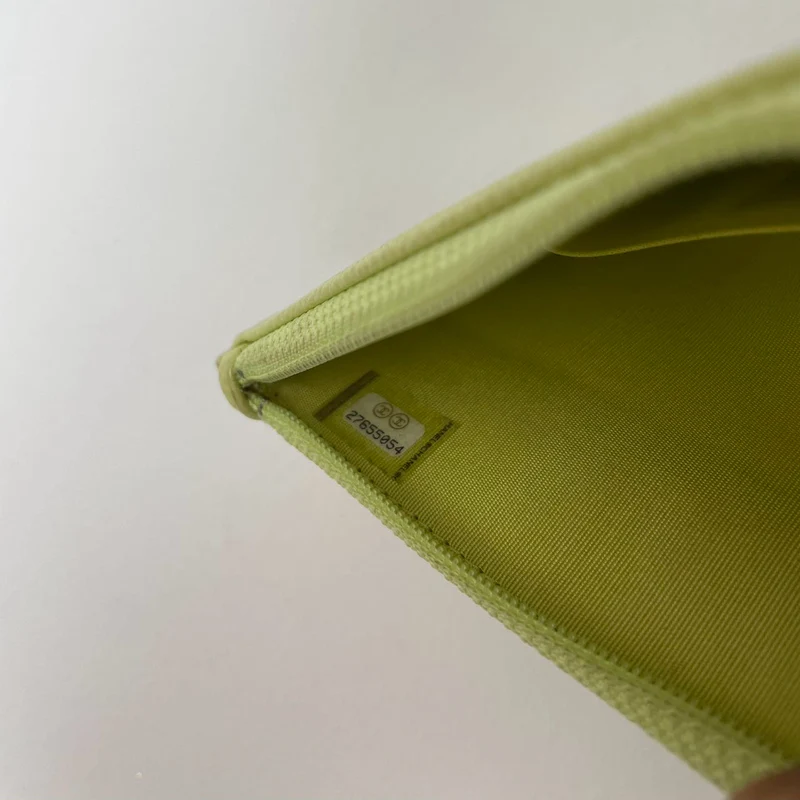 Chanel Lime Yellow Long Zippy Wallet mit großem CC-Logo