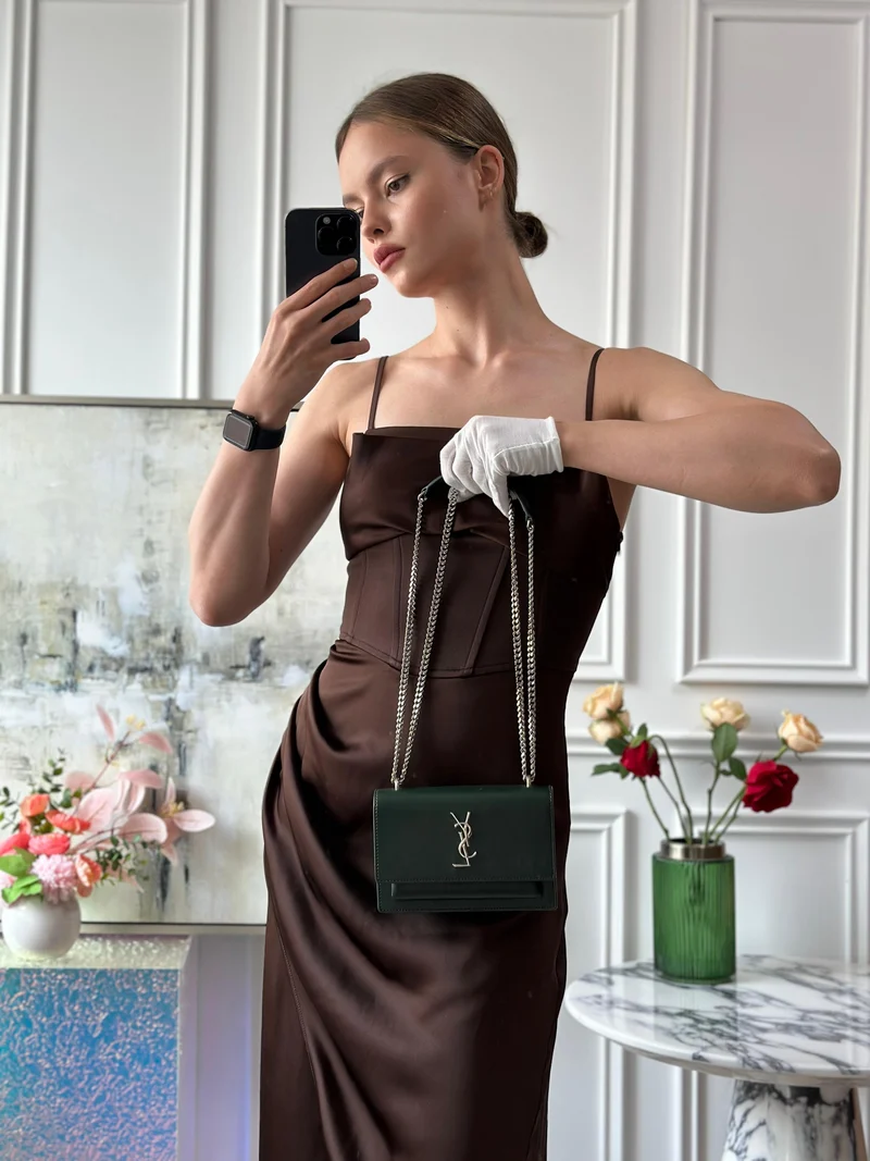 Saint Laurent Sunset Geldbörse mit Kette, Mini, Olivgrün mit silberfarbener Hardware