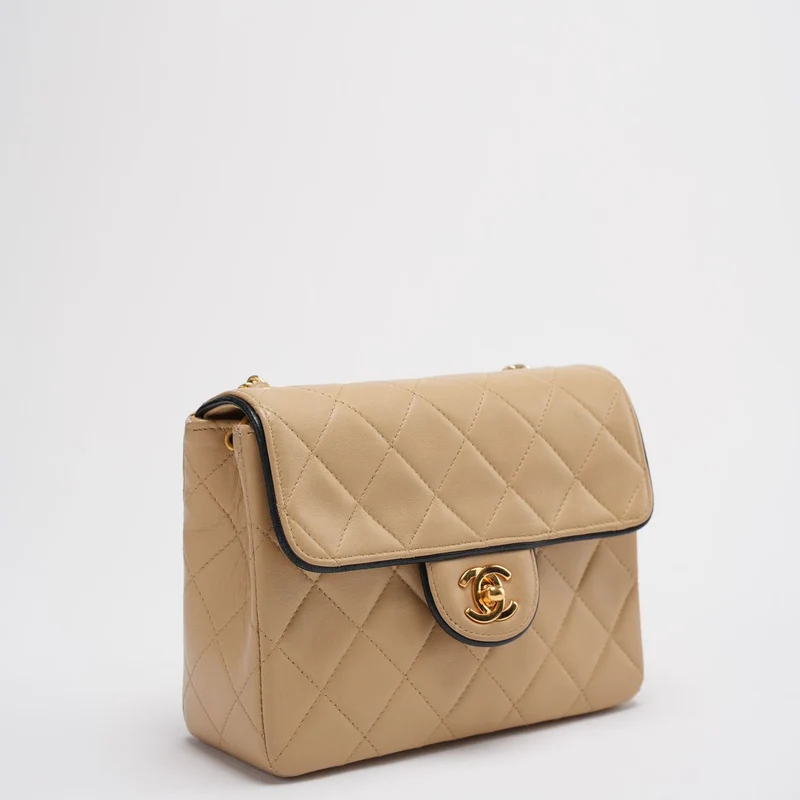 Chanel Vintage Classic/Timeless Mini Square Flap 11.12 Tasche in Beige-Schwarz mit 24 Karat Goldbeschlägen