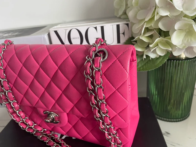 Chanel Timeless Classic Medium Double Flap Bag – Lammleder in Pink mit silberner Hardware