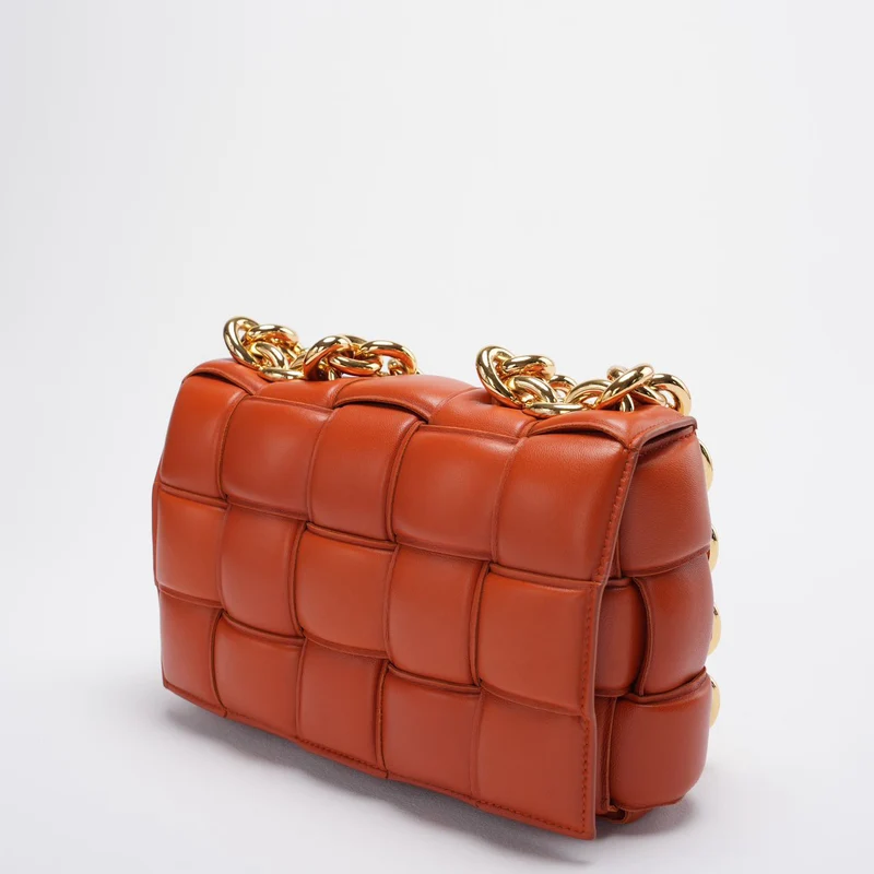 Bottega Veneta Camel CIntrecciato gepolsterte Kettenkassettentasche