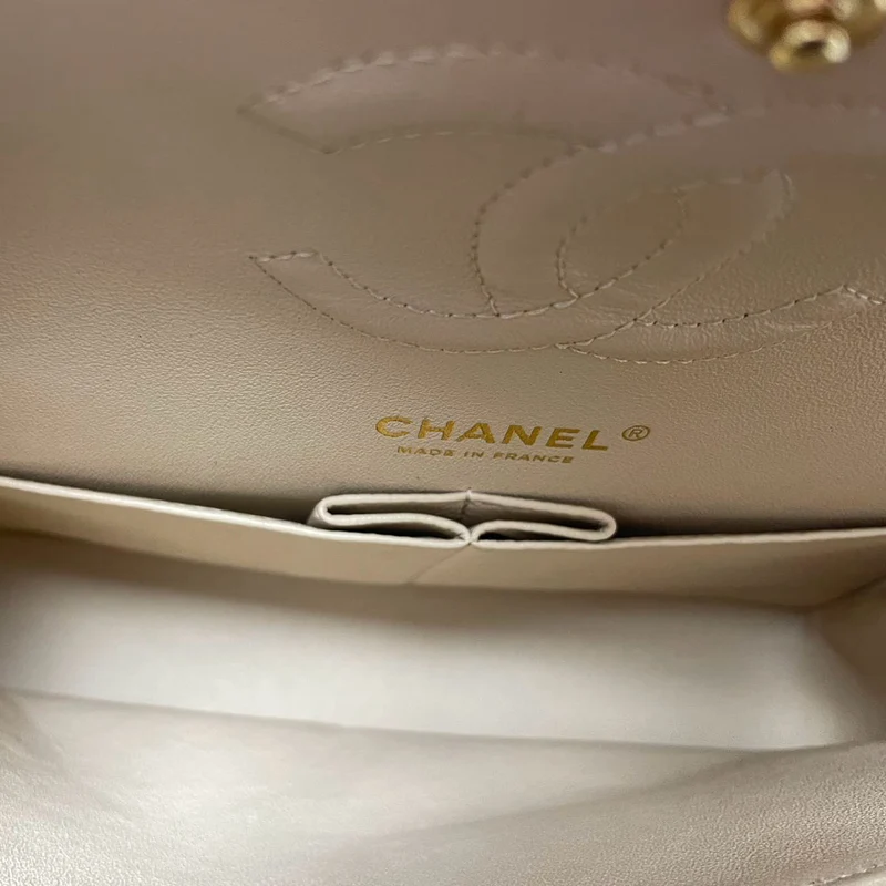 Chanel Classic Flap Bag mittel Beige