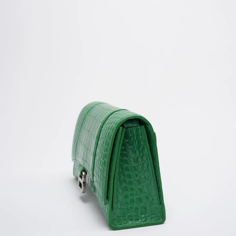 Balenciaga Kleine Hourglass Sling-Schultertasche aus glänzendem Kalbsleder mit Krokodilprägung, Blattgrün