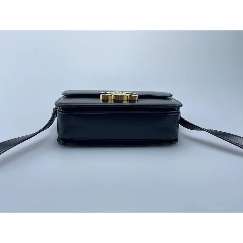Celine Black Teen Triomphe Tasche aus glänzendem Kalbsleder mit goldenen Beschlägen