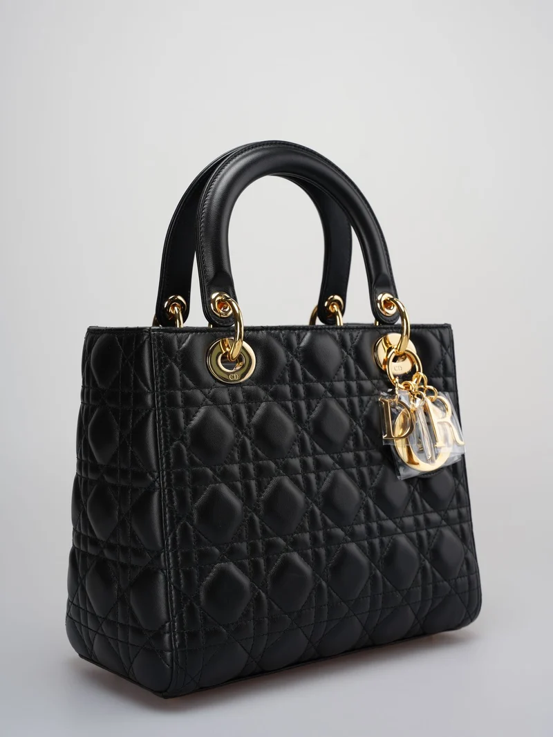 Schwarze mittelgroße Tasche von Christian Dior aus Cannage-Lammleder mit goldenen Beschlägen