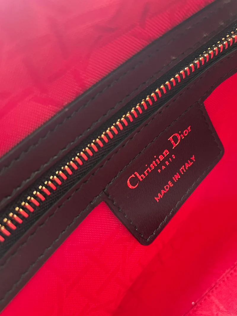 Schwarze mittelgroße Tasche von Christian Dior aus Cannage-Lammleder mit goldenen Beschlägen