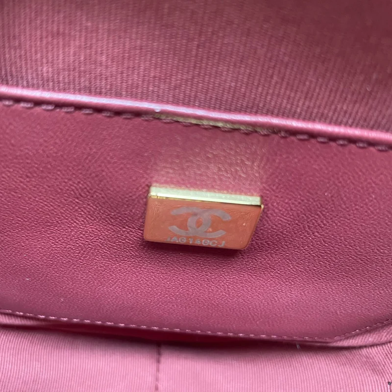 Chanel – CC In Love – Große Clutch aus gestepptem Lammleder mit Herz und Kette in Schwarz