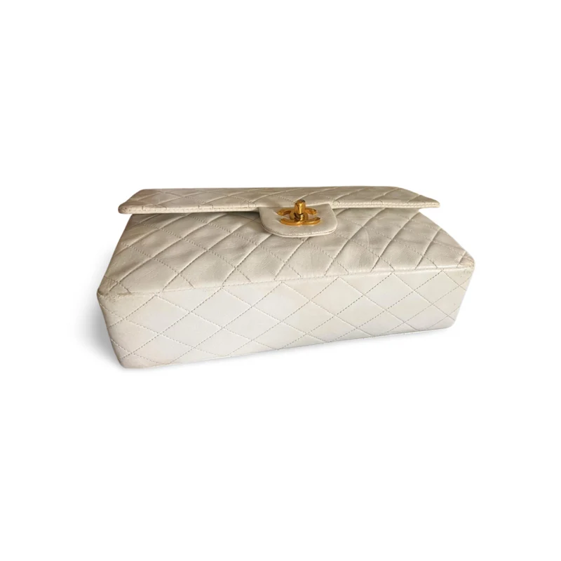 Chanel White Vintage Medium Classic Flap Bag aus Lammleder mit 24 Karat Goldbeschlägen