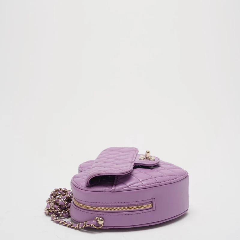 Chanel Lila CC in Love Herz Clutch aus Lammleder 2022