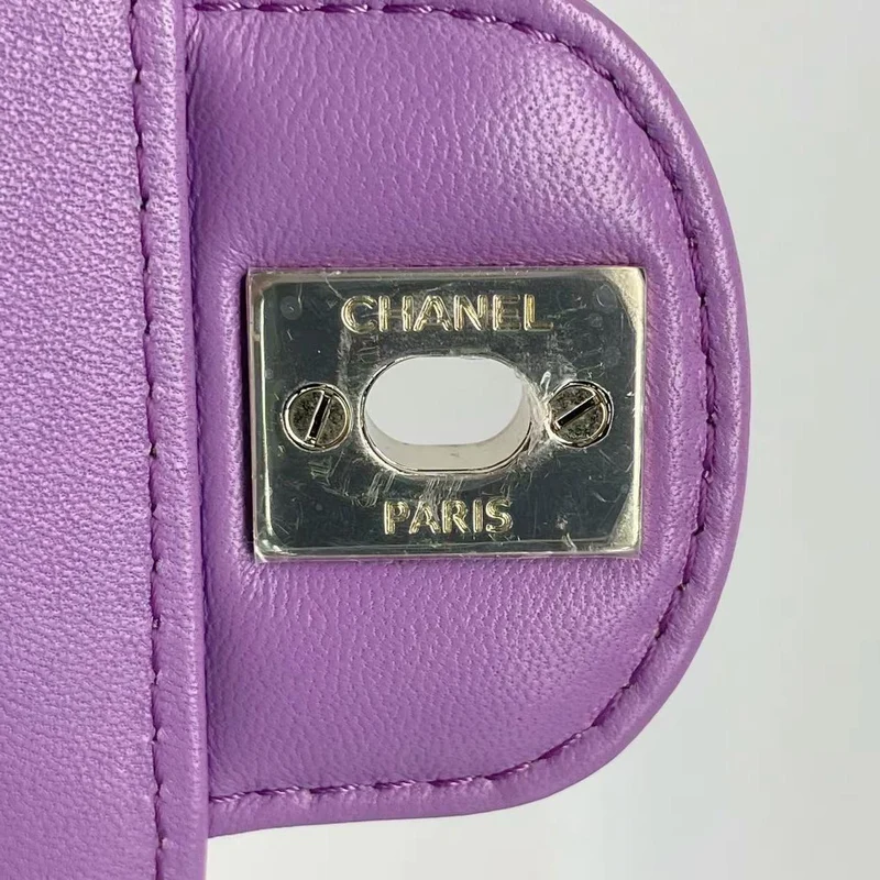 Chanel Lila CC in Love Herz Clutch aus Lammleder 2022