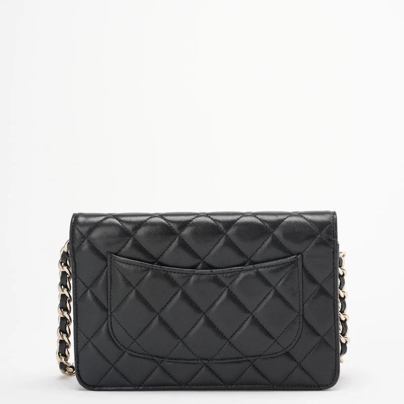 Chanel Schwarze Geldbörse mit Kette (WOC) Coco Charm Lammleder 2021