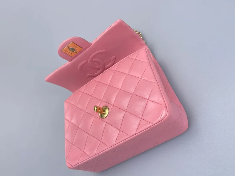 Chanel Vintage Rose Pink Classic Mini Square Flap Bag aus Lammleder mit goldenen Beschlägen