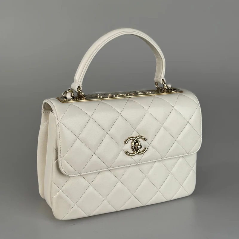 Chanel Trendy CC Bag aus kleinem, weißem Lammleder mit Rautensteppung und champagnergoldenen Metallteilen