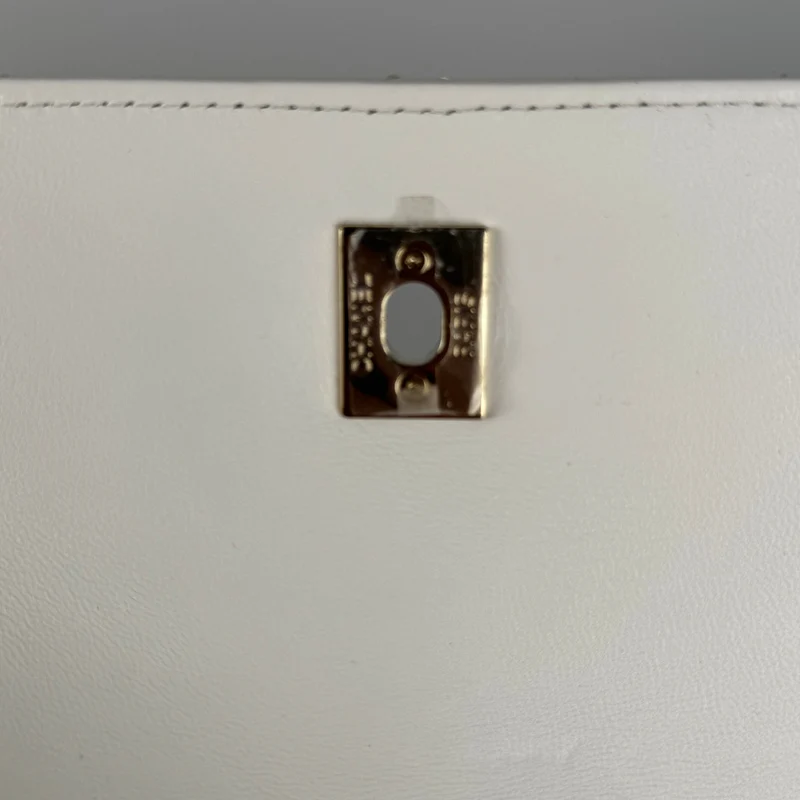 Chanel Trendy CC Bag aus kleinem, weißem Lammleder mit Rautensteppung und champagnergoldenen Metallteilen