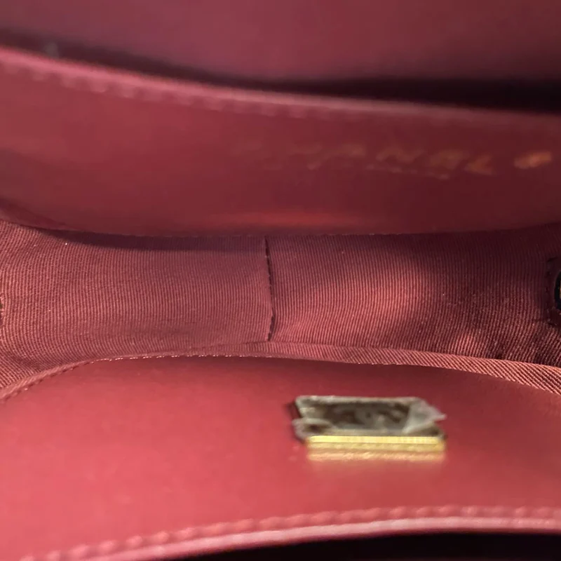 Chanel Große Herztasche aus schwarzem Lammleder mit goldenen Metallbeschlägen