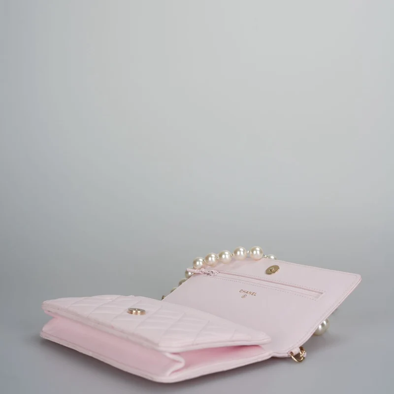 Chanel Baby Rosa gesteppte Lammleder Perlen Geldbörse auf Kette Tasche