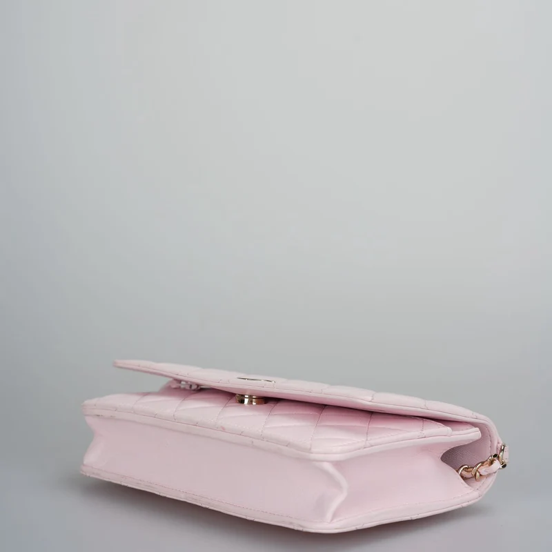 Chanel Baby Rosa gesteppte Lammleder Perlen Geldbörse auf Kette Tasche