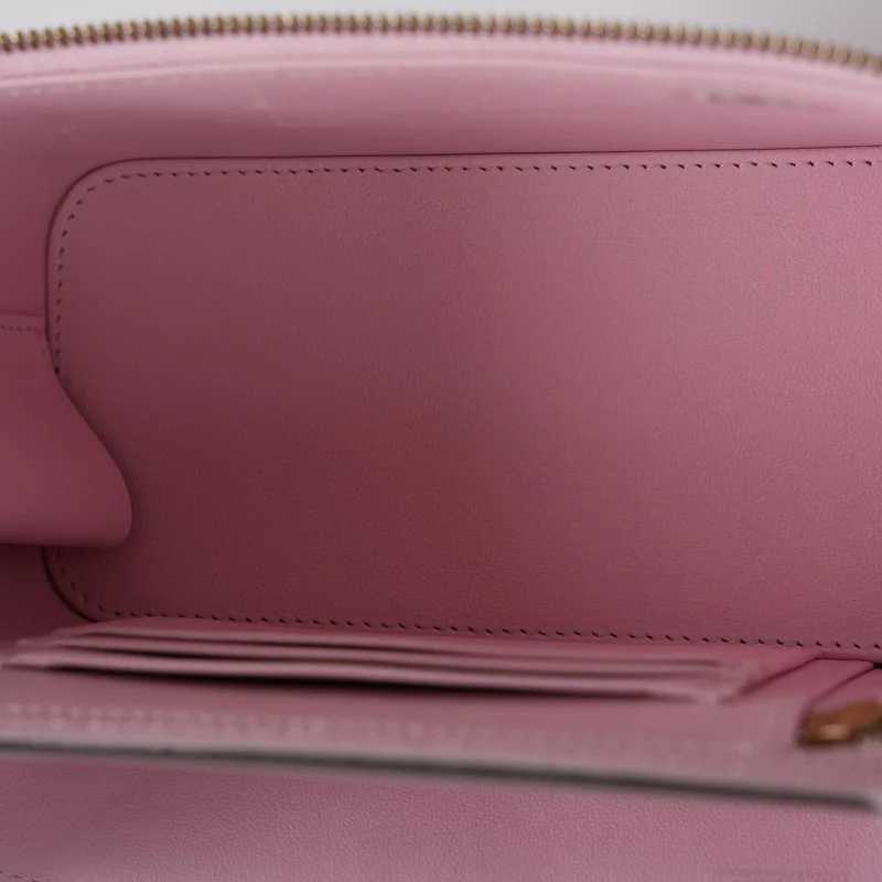 Chanel Kosmetikkoffer aus rosa gestepptem Lammleder mit Kristallgriff von 2024