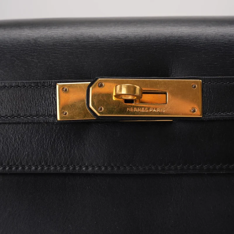 Hermes Vintage Kelly 28 Sellier Tasche aus schwarzem Kalbsleder mit goldener Hardware