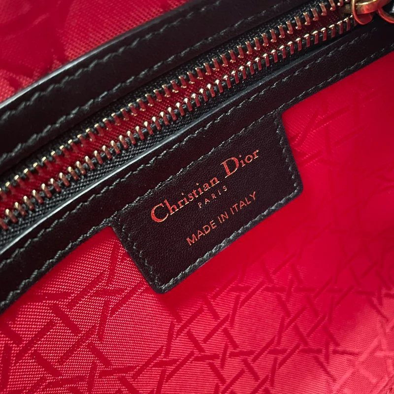 Christian Dior Schwarzes mittelgroßes Lammleder mit goldener Hardware von 2017