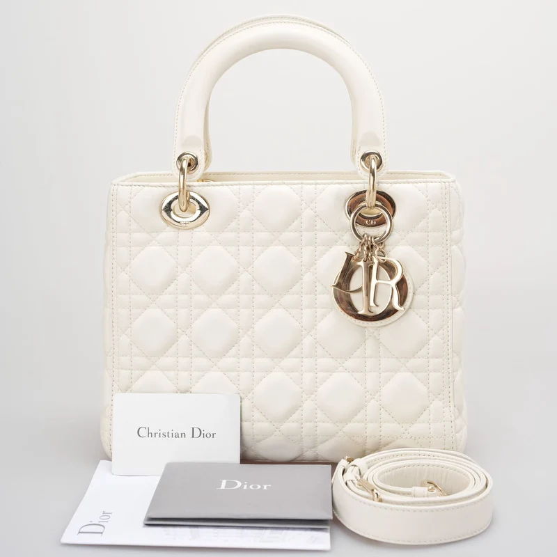 Christian Dior Weiße mittelgroße Lady Dior Tasche aus Cannage-Lammleder mit goldenen Beschlägen