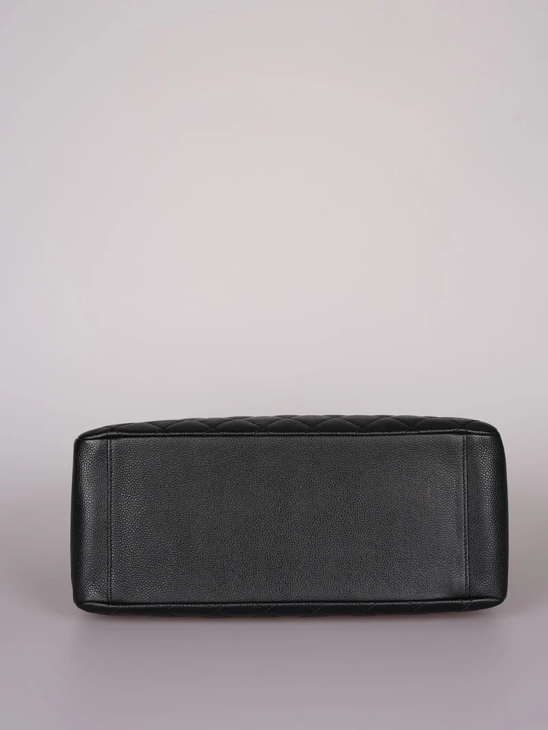 Chanel GST – Mittlere schwarze Tragetasche aus gestepptem Kaviarleder mit goldenen Beschlägen