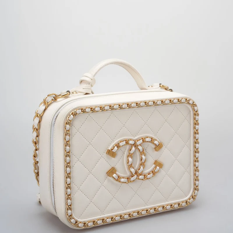 Chanel Weiße Kosmetiktasche aus gestepptem Leder mit CC-Filigrankette