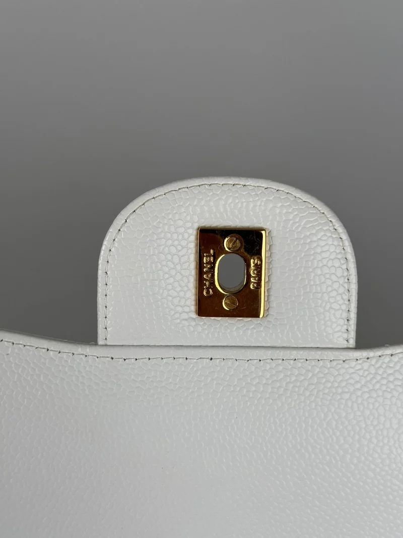Chanel zeitlose Flap Bag Caviar Leder Maxigröße in weiß