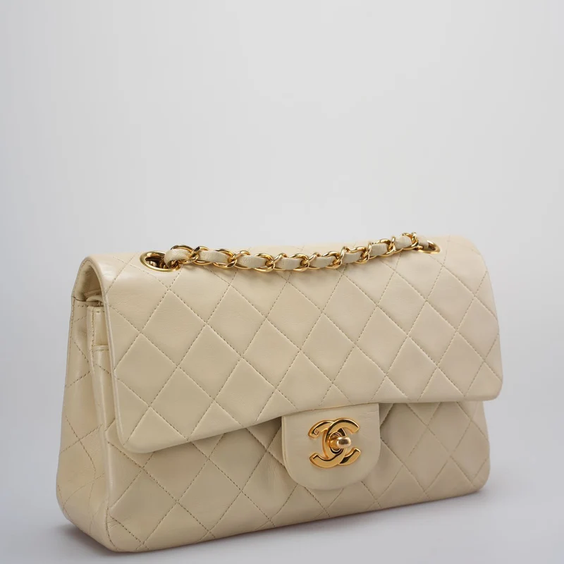 Chanel Vintage Kleine klassische Doppel-Flap-Tasche in Beige mit 24 Karat Goldbeschlägen