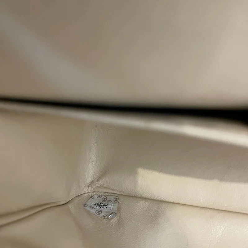 Chanel Vintage Kleine klassische Doppel-Flap-Tasche in Beige mit 24 Karat Goldbeschlägen