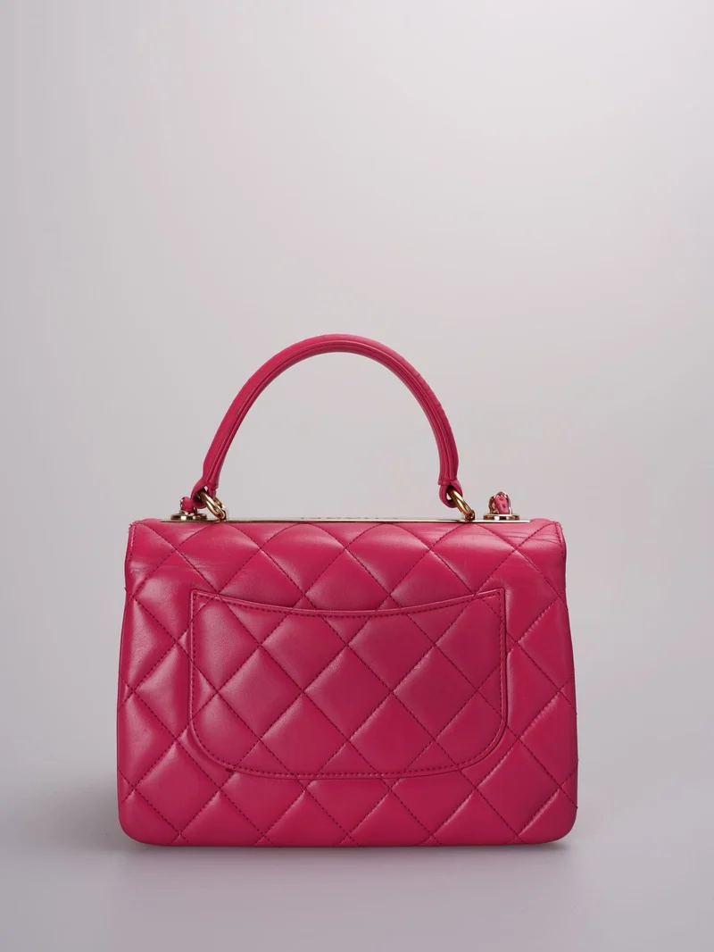 Chanel – Kleine, trendige CC-Tasche aus pinkfarbenem Lammleder mit goldenen Beschlägen