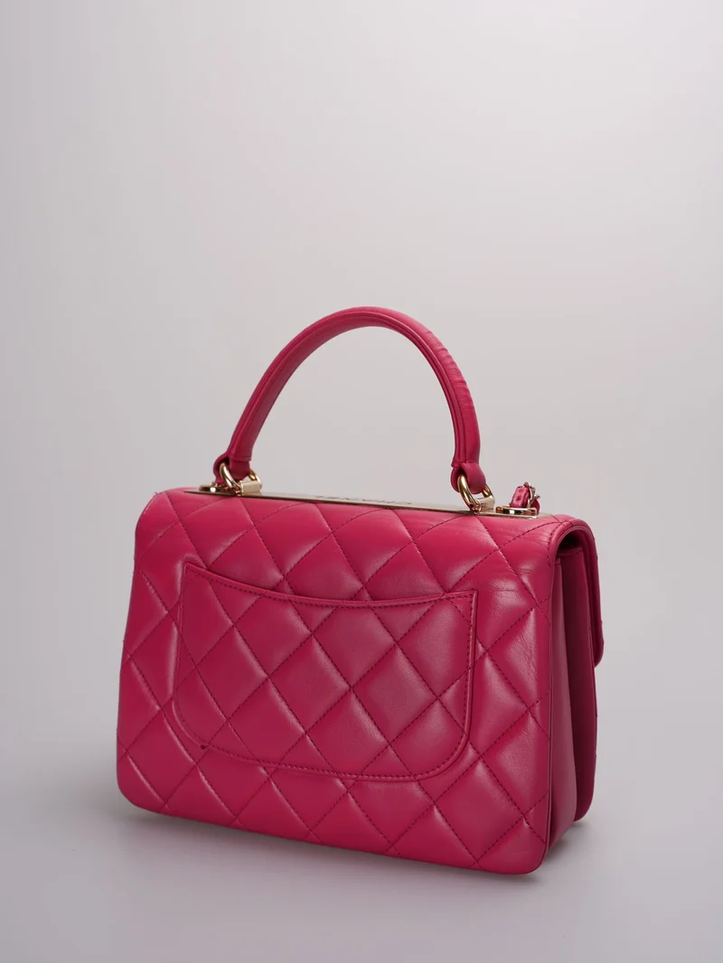 Chanel – Kleine, trendige CC-Tasche aus pinkfarbenem Lammleder mit goldenen Beschlägen
