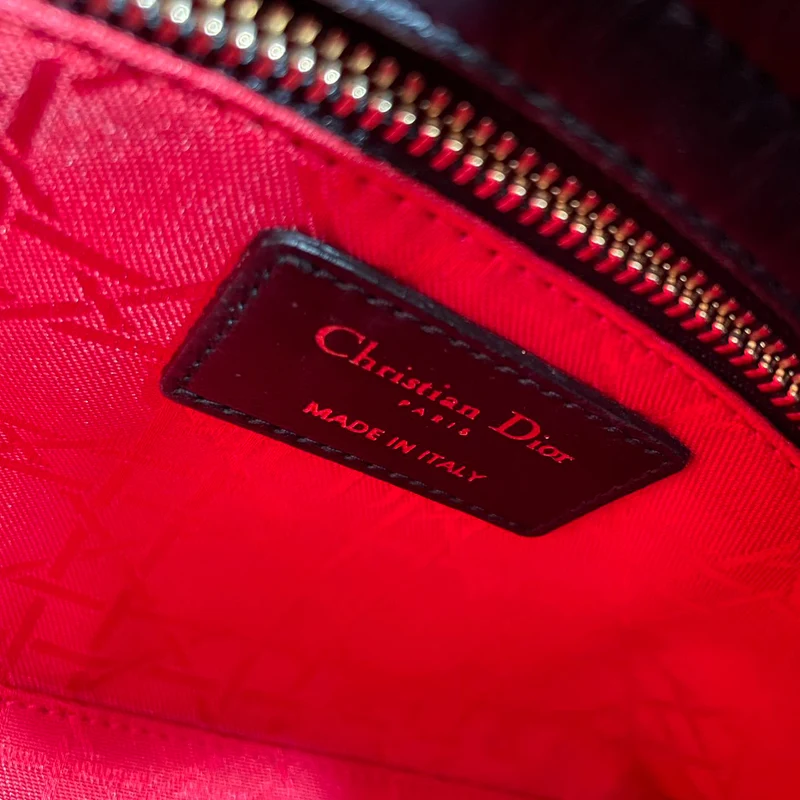 Christian Dior – Kleine Lady Dior-Tasche aus Cannage-Lammleder mit goldenen Beschlägen, schwarz