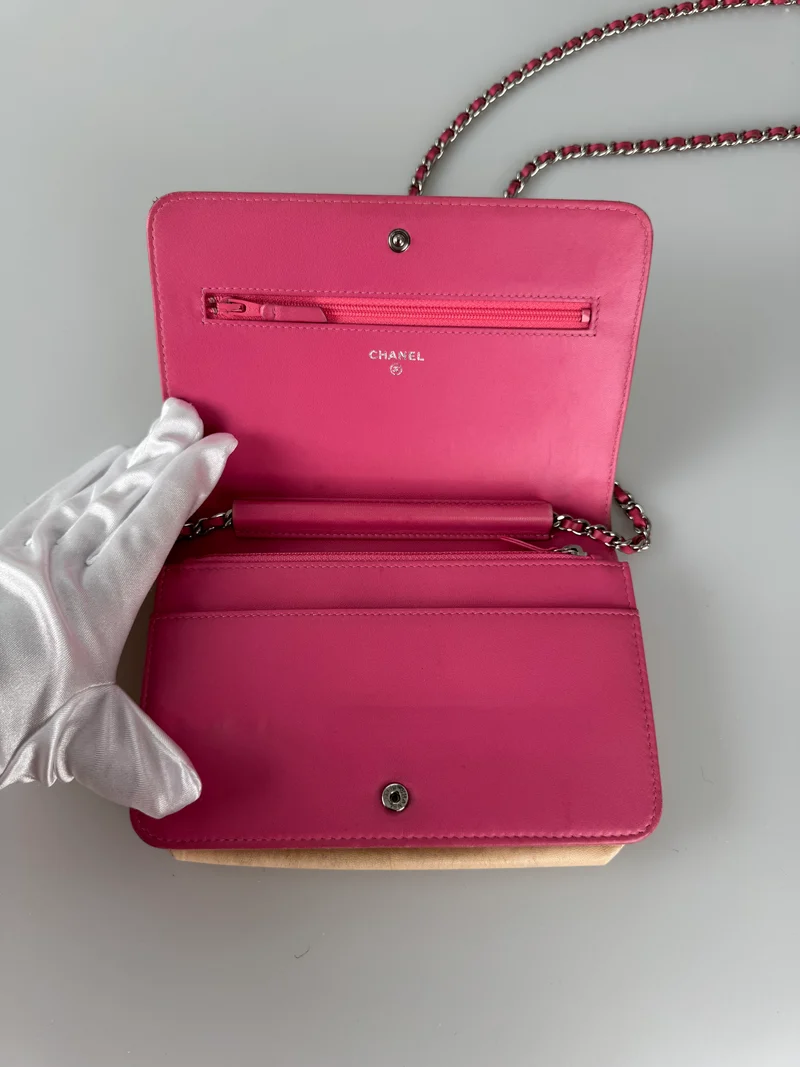 Chanel Geldbörse mit Kette WOC Dunkelrosa verblasstes Lammleder