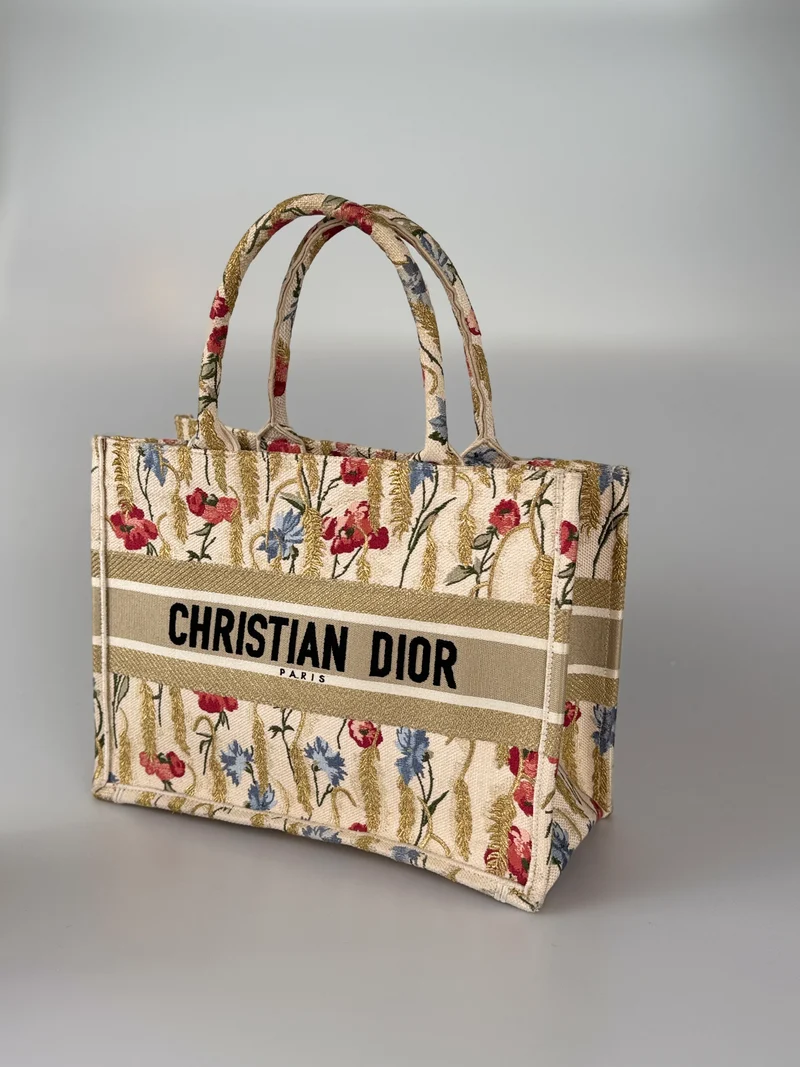 Christian Dior Beige Blumen bestickte Canvas Buchtasche Mittel