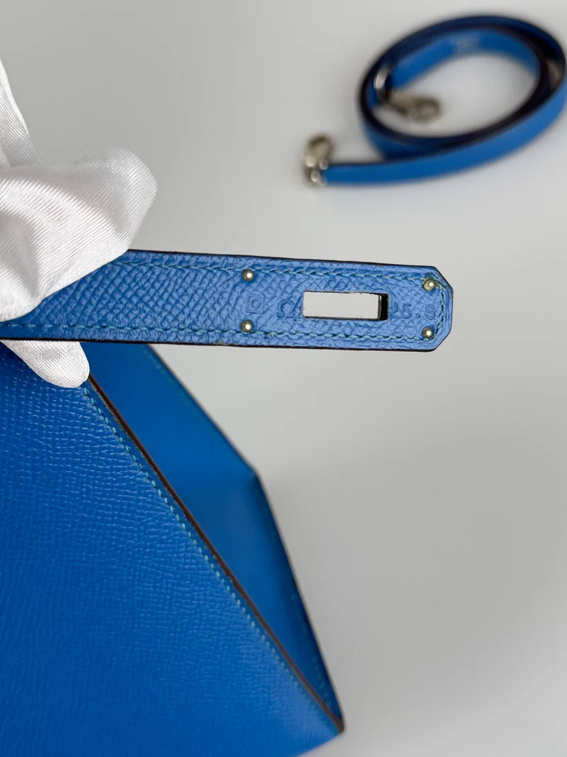 Hermes Kelly 28cm Sellier Tasche aus blauem Epsom-Leder mit silberner Hardware