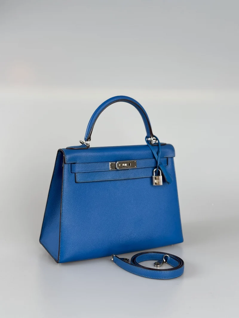 Hermes Kelly 28cm Sellier Tasche aus blauem Epsom-Leder mit silberner Hardware
