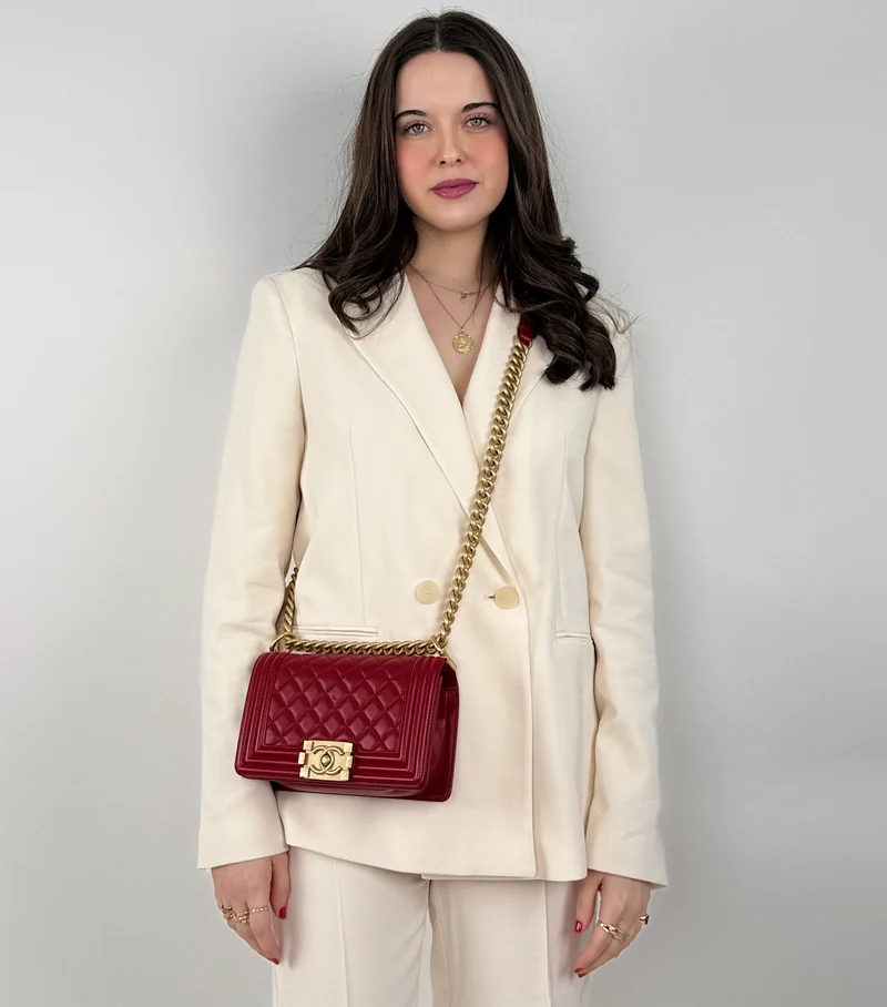 Chanel Kleine Le Boy Tasche Rotes gestepptes Lammleder mit goldenen Beschlägen
