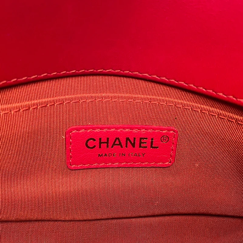 Chanel Kleine Le Boy Tasche Rotes gestepptes Lammleder mit goldenen Beschlägen
